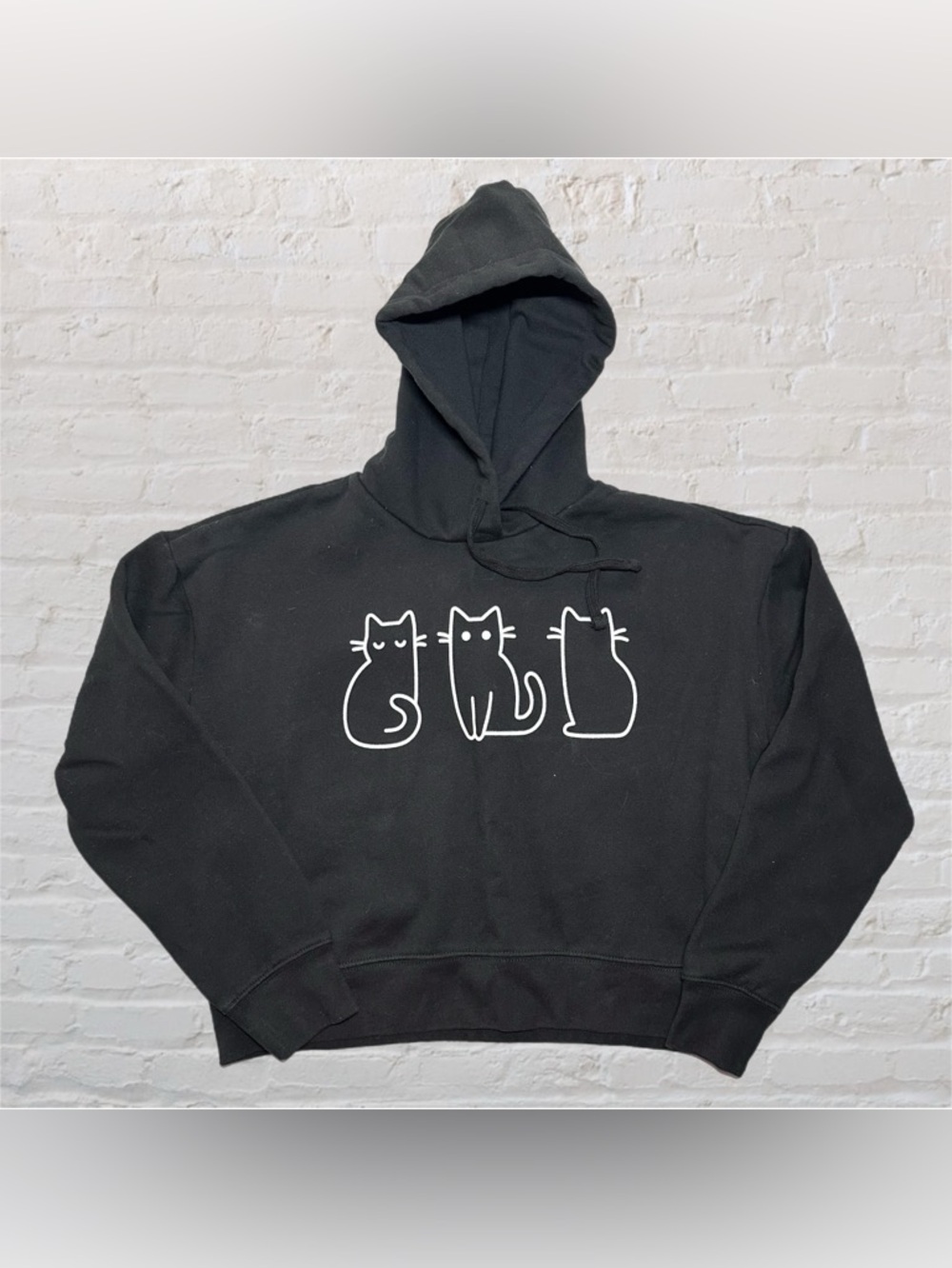 District by Kohls Black & 3 White Cats Silhouette Cropped Hooded Pullover Medium